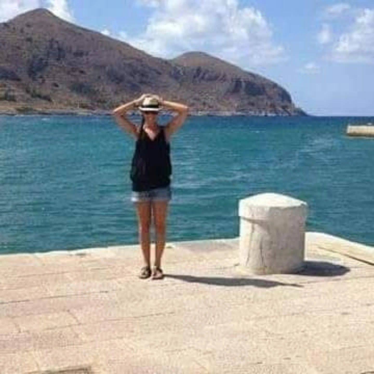 Rossella Dalia cerca uomo dotato, faccio incontri di gruppo con mia sorella Serena Marelli che risponde solo su fb cercando la username serenmarellii