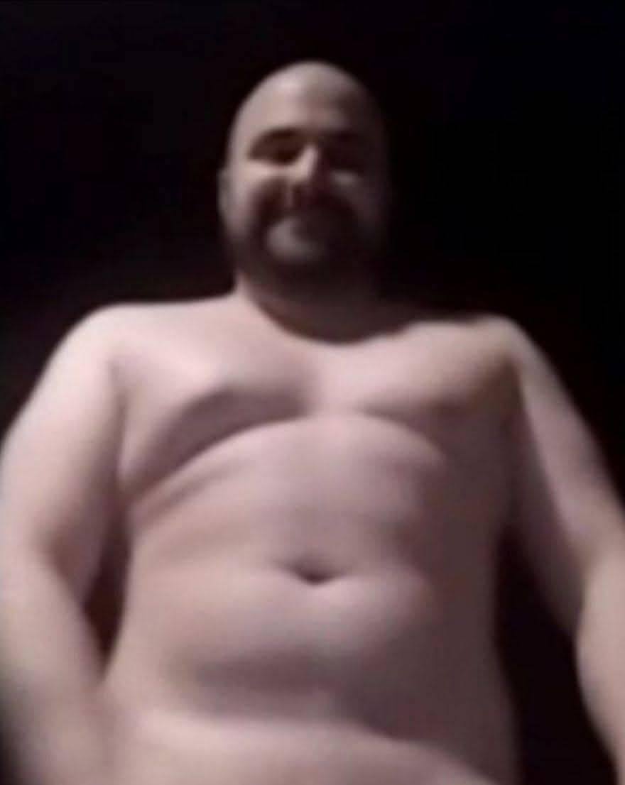 Bel pelatone gay cerca uomo dotato