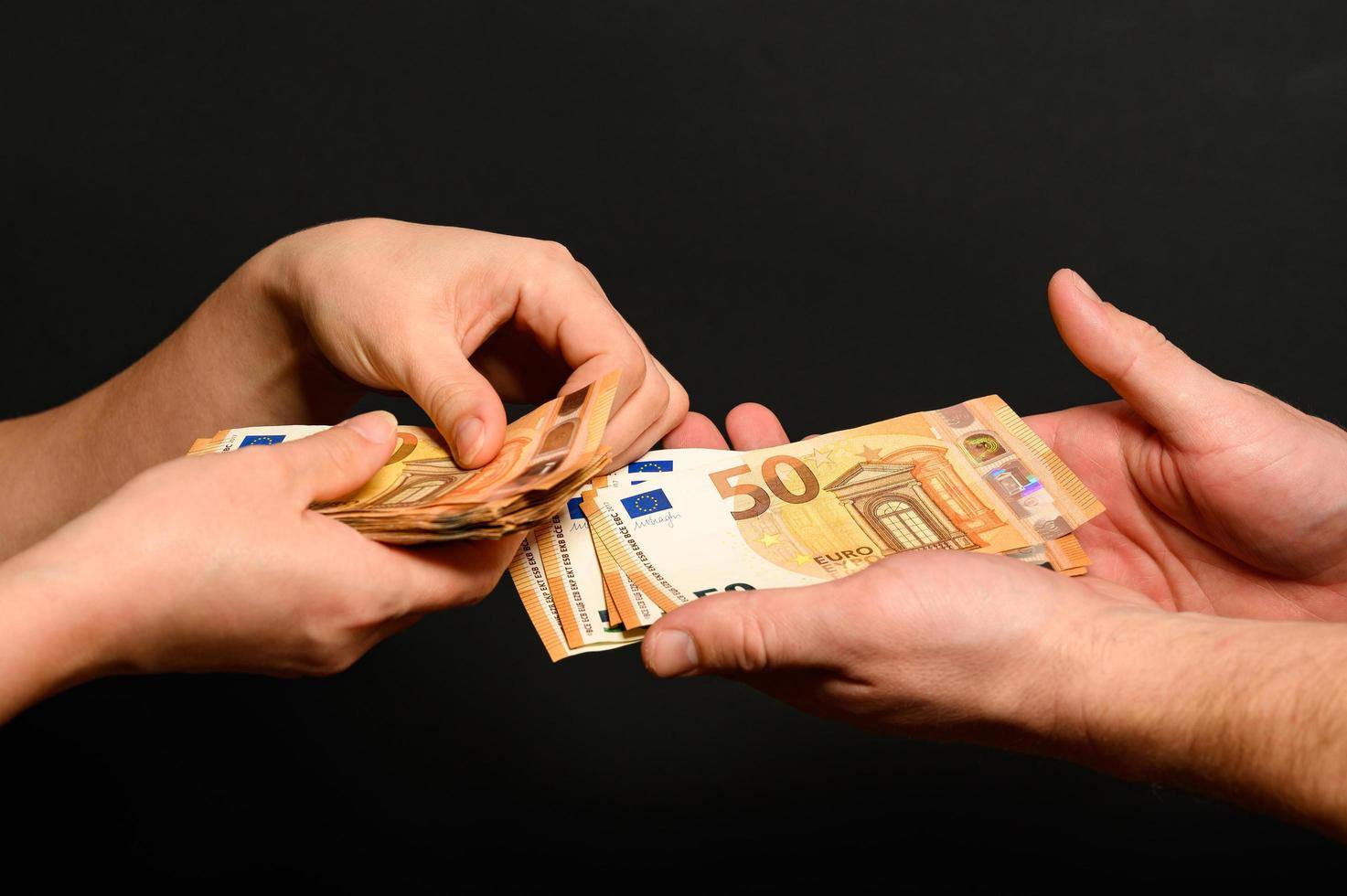 PRESTITI E INVESTIMENTI INTERNAZIONALI 