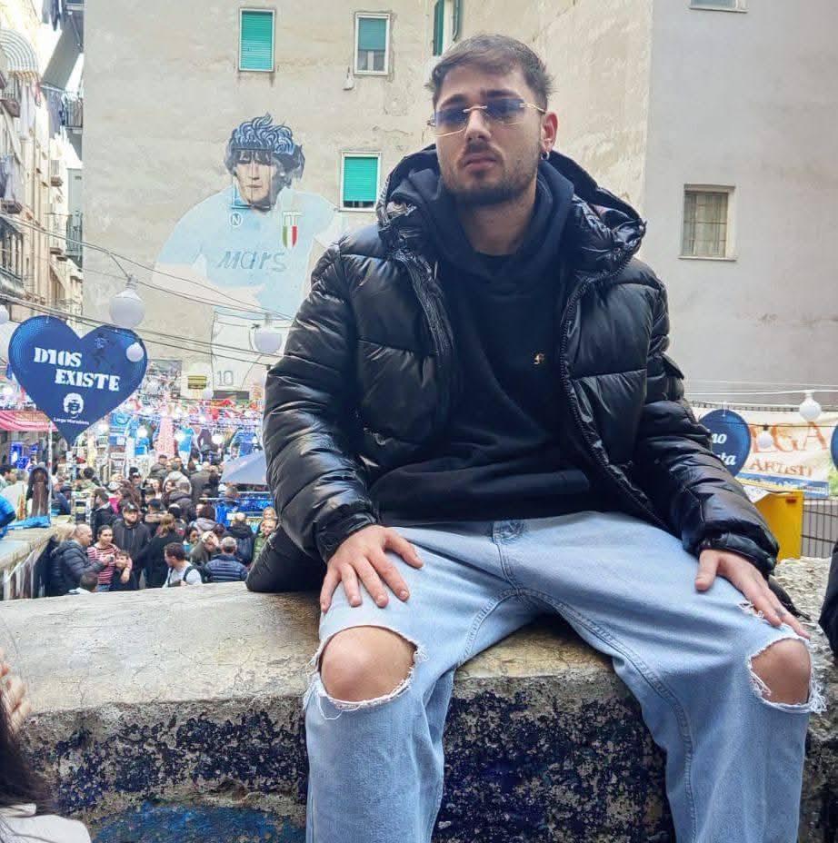 Gay napoletano cerca ragazzi pelosi per sesso selvaggio