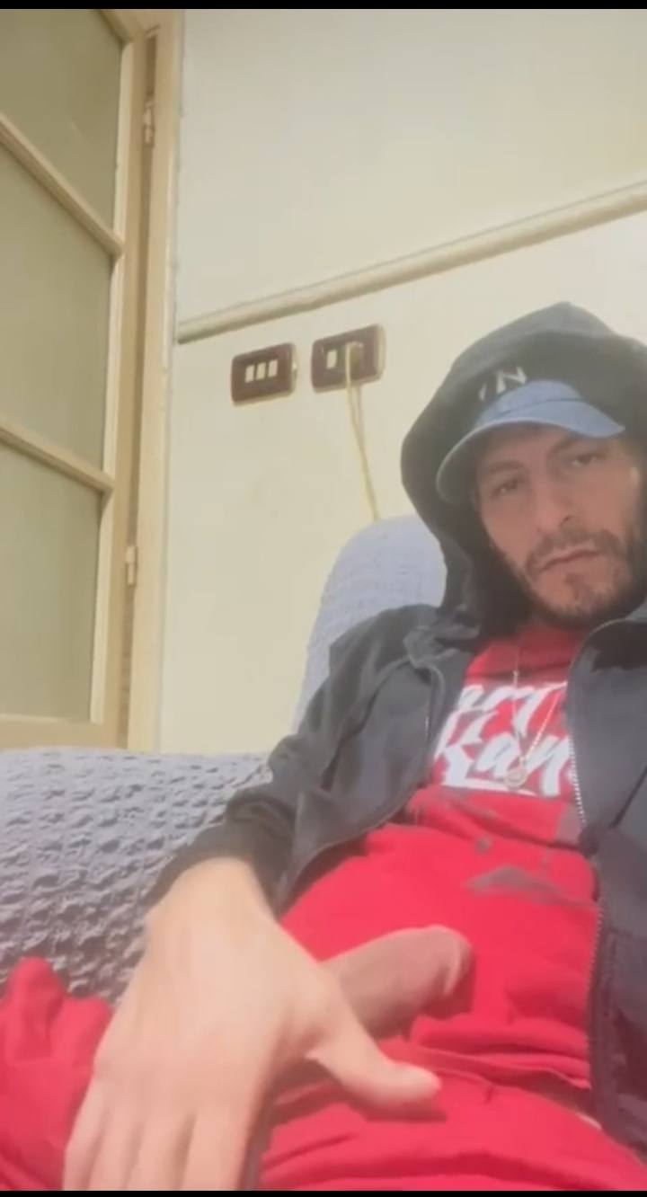Sono Mohamed barakat mi piace leccare i cazzi grossi e farmi inculare da uomini dotati