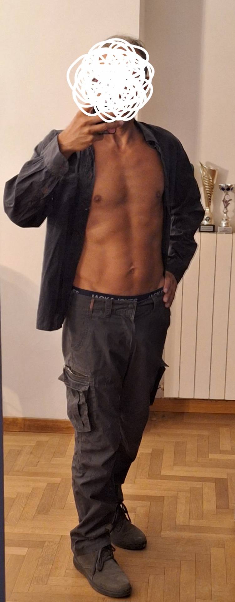 Sono un bel tipo e molto dotato, cerco singola o coppia.