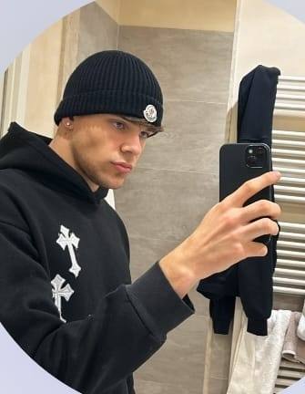 Giovane ragazzo gay , cerca manzi toscani che lo montano