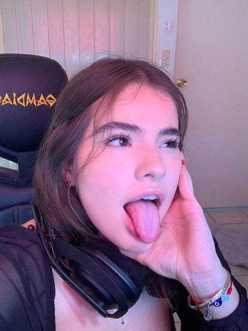 Sono disponibile per sesso a pagamento. 