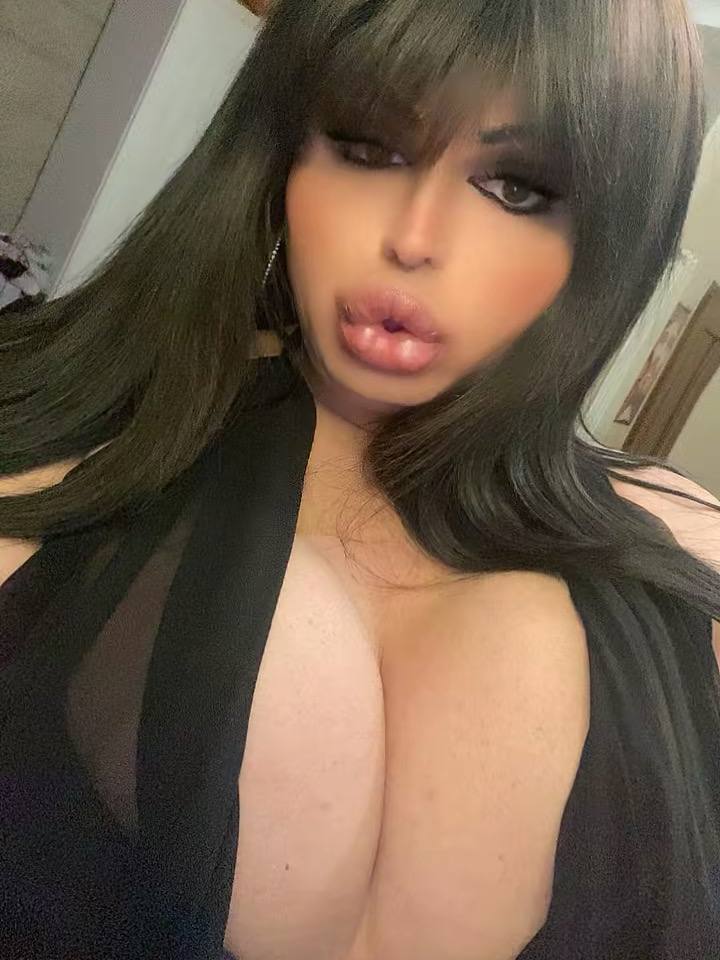 Top trans napoletana preliminare al naturale Bellissimo lato B, tutto da gustare anche per video videochiamate hot
