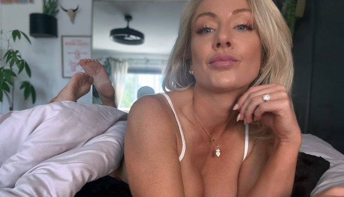 Sono una donna molto onesta e sincera con tutti i miei clienti, una donna affidabile al 100%.