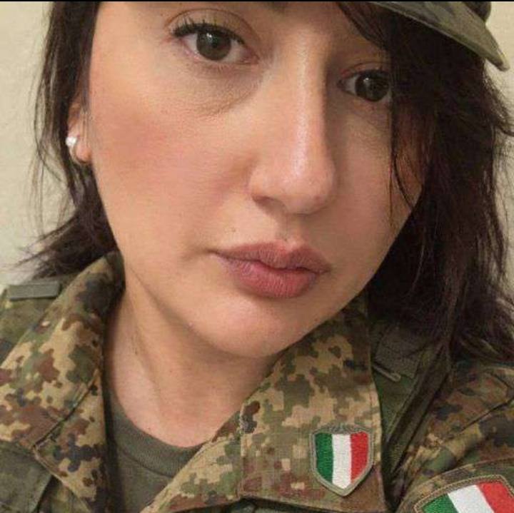 Sono Sladjana Simic escort serba, cerco manzi emiliani che mi soddisfano