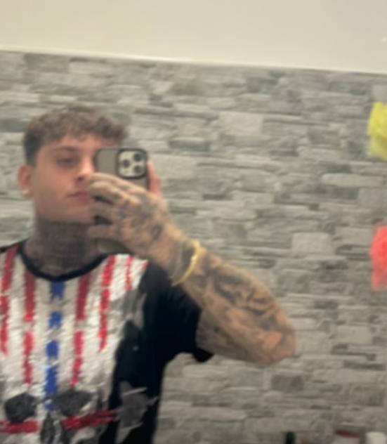 Ciao sono Leonardo Marsili gay romano in cerca di uomini dotati , scrivetemi su insta _leonardoo__7 , tiktok   _leonardoo___7  o telegram sosagang999