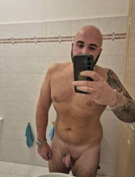 Maschione gay vuole essere sculacciato e inculato, scrivetemi anche su telegram officialbox90