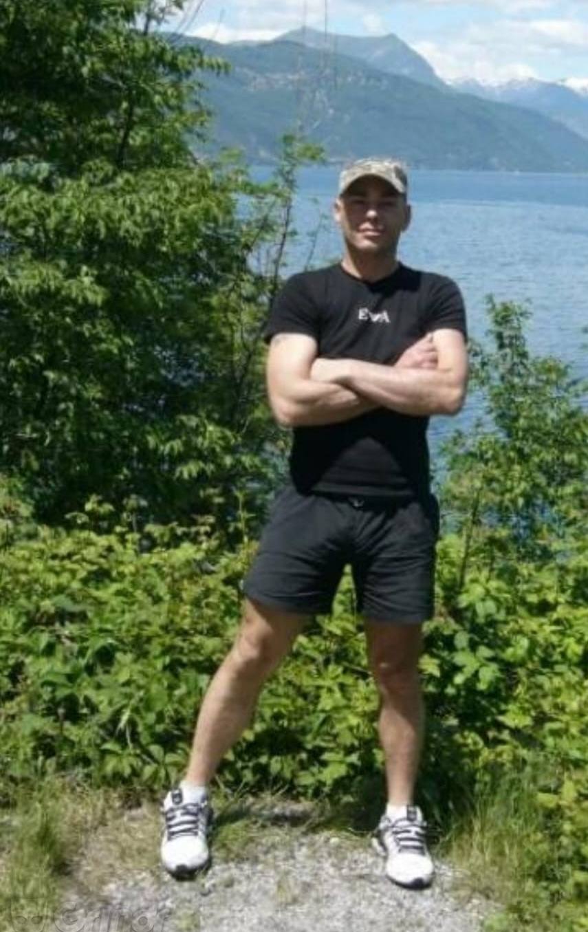 RAGAZZO MOLTO DOTATO BELO ATTIVO PORCO DISPONIBILE DA ME DA TE ACCETTO ANCHE CARTE BANCARIE
