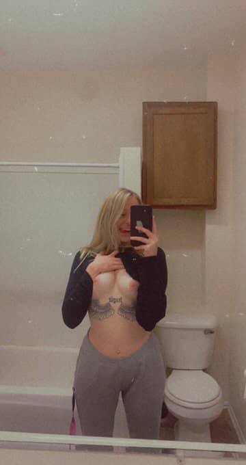 Vieni a scoparmi a casa mia, sono solo 😘💋